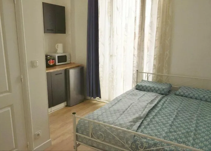Studio In The City Center, Private Bathroom